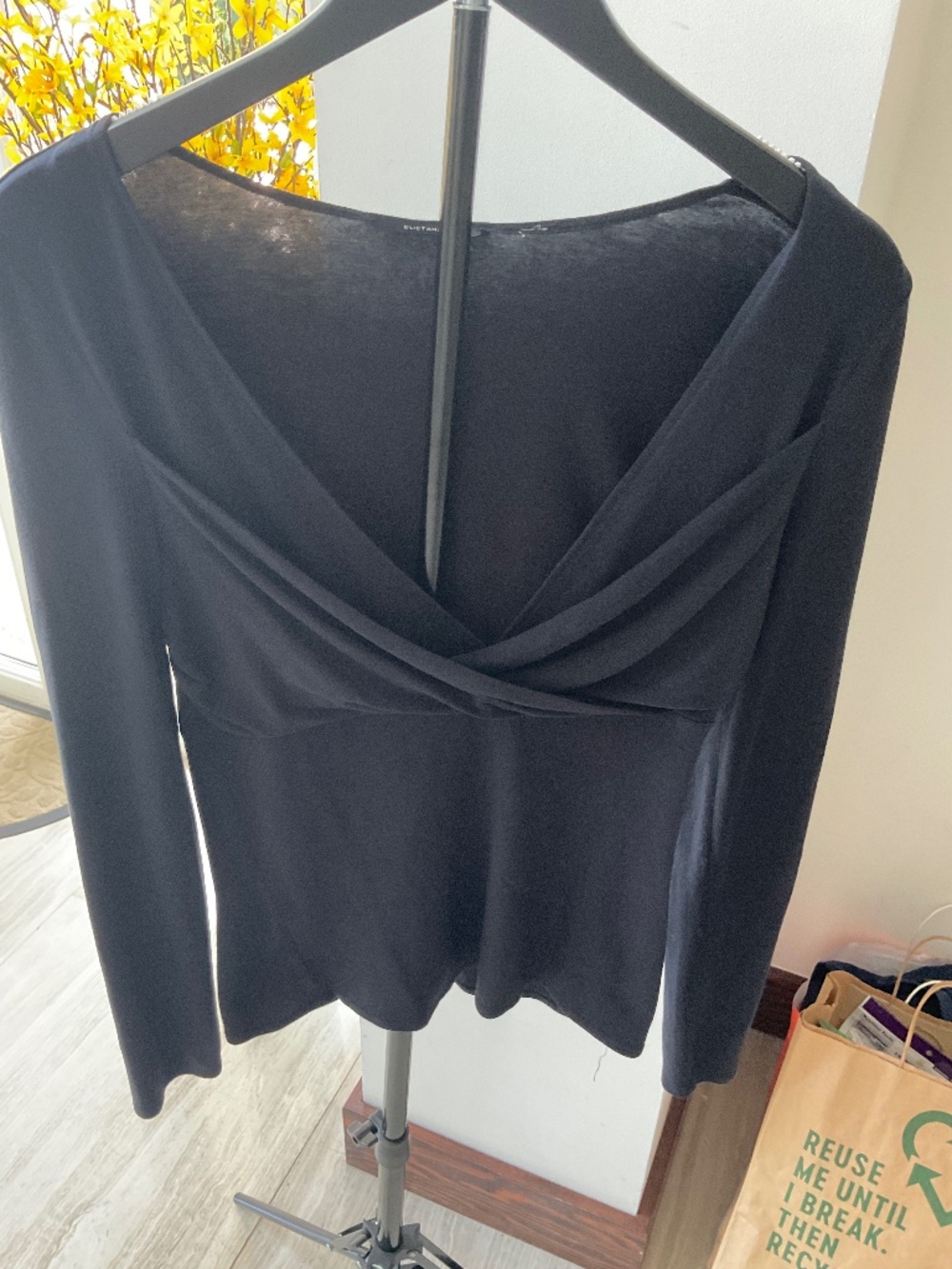 Elie Tahari Black LS sexy top with v pleated neck line Medium